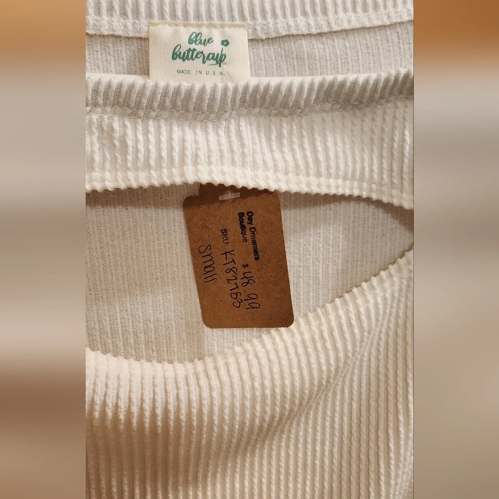 Cutout Ribbed Top - Picture 3 of 3